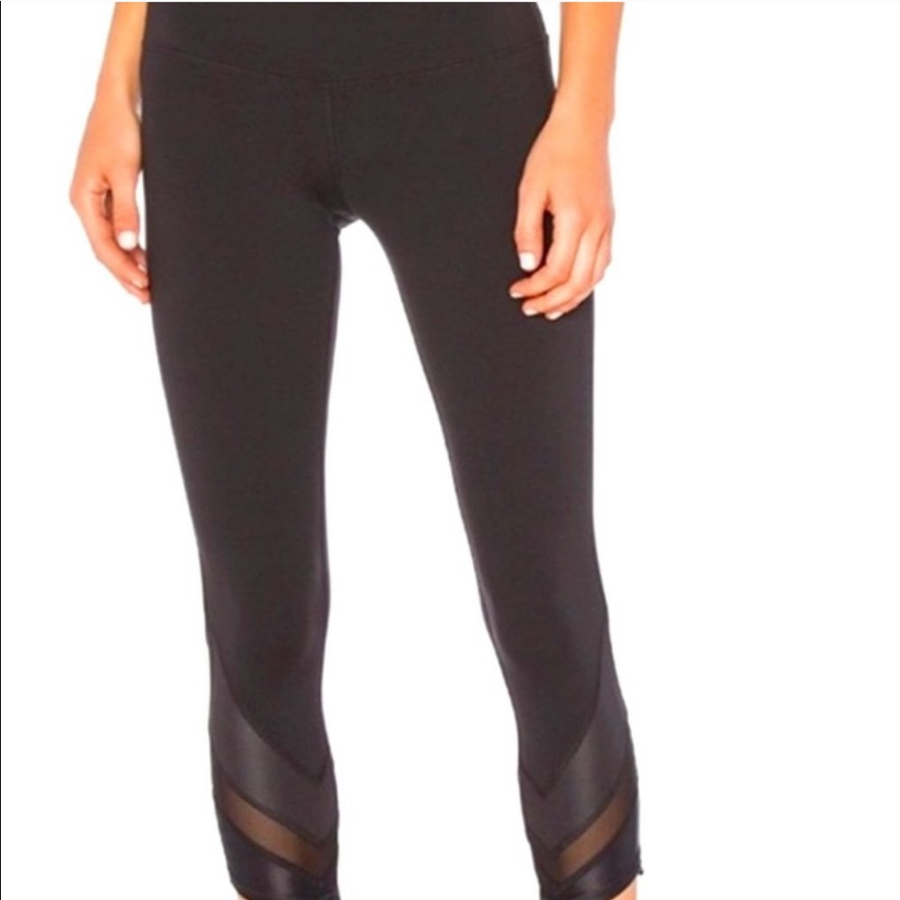 ALO Yoga Capri Leggings